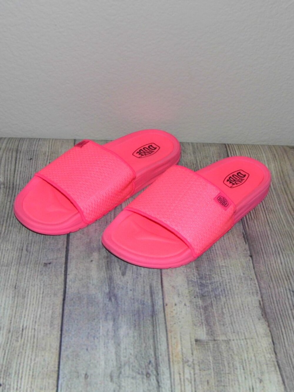 HEY DUDE Chandler Knit Fluorescent Pink Slide Sandals Womens Size 7 - Picture 3 of 7